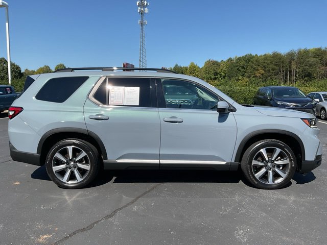 Used 2024 Honda Pilot Touring image 7