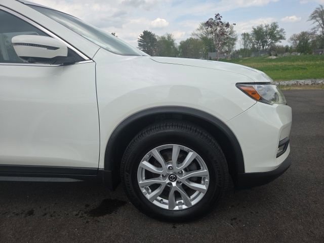 Used 2017 Nissan Rogue SV w/ SV Premium Package AWD/4WD image 4