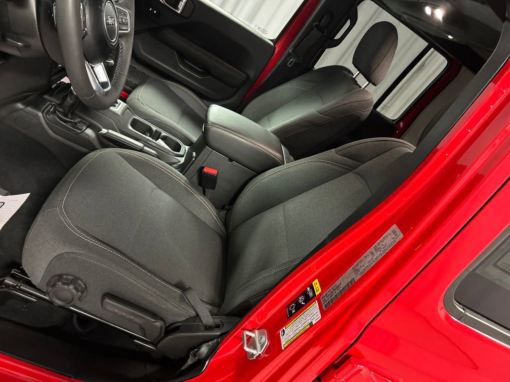 Used 2025 Jeep Wrangler Unlimited Sahara AWD/4WD image 12