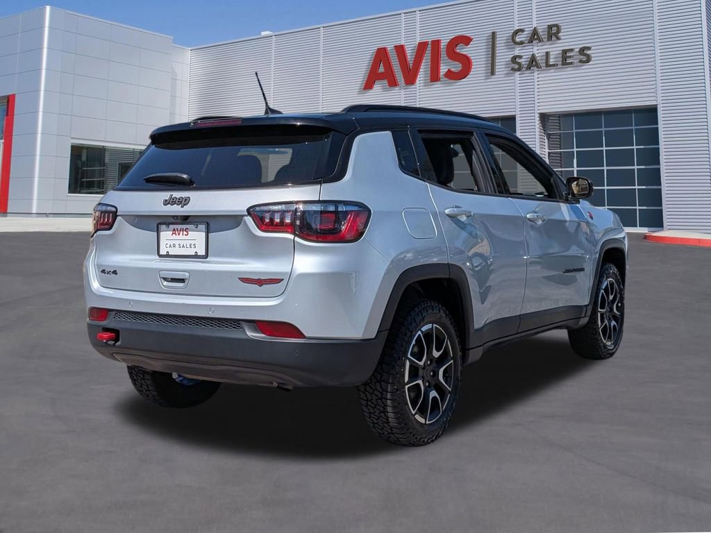 Used 2025 Jeep Compass Trailhawk image 6
