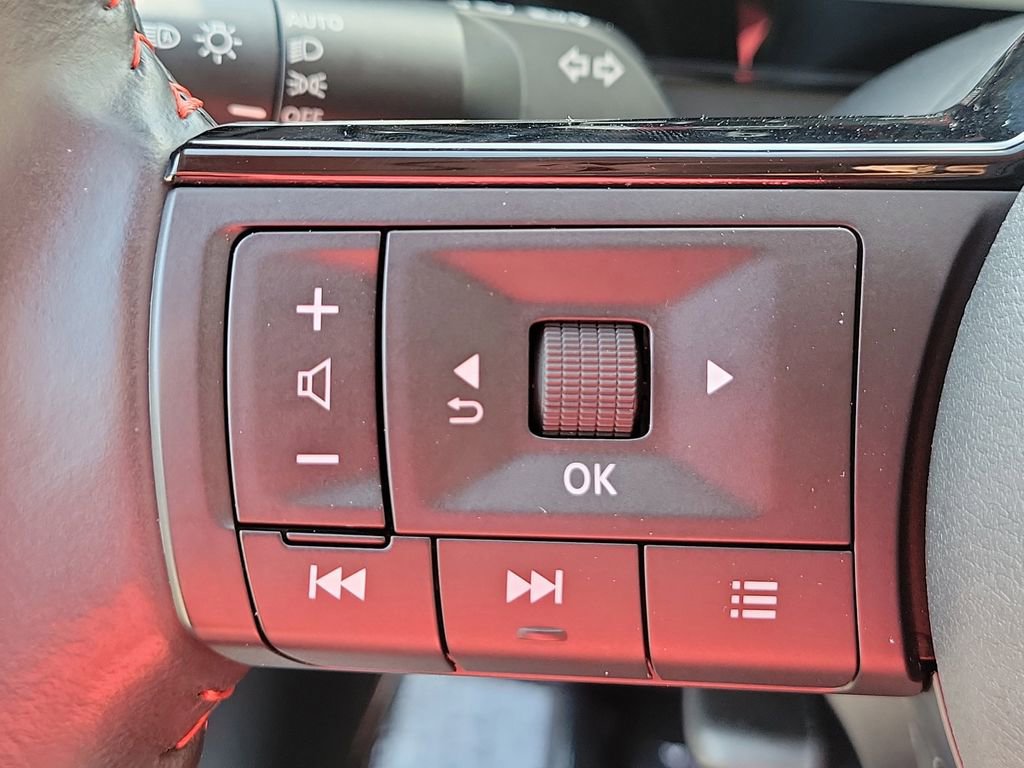 Certified 2025 Nissan Kicks SR image 29