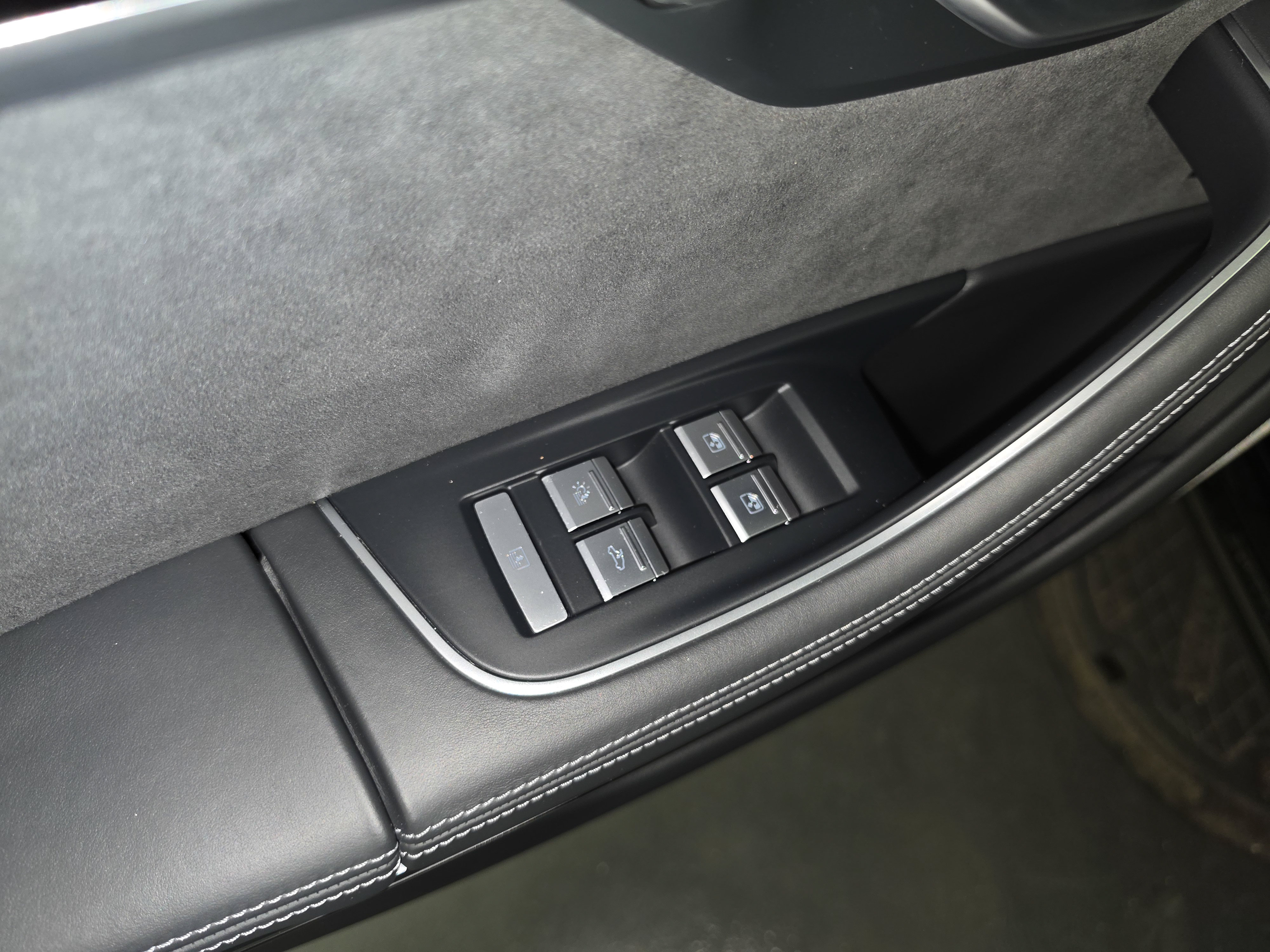 Used 2022 Audi S8 w/ S8 Comfort Plus Package AWD/4WD image 27
