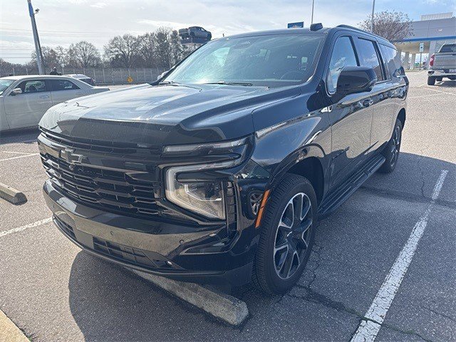 Certified 2025 Chevrolet Suburban RST w/ Comfort Package image 2