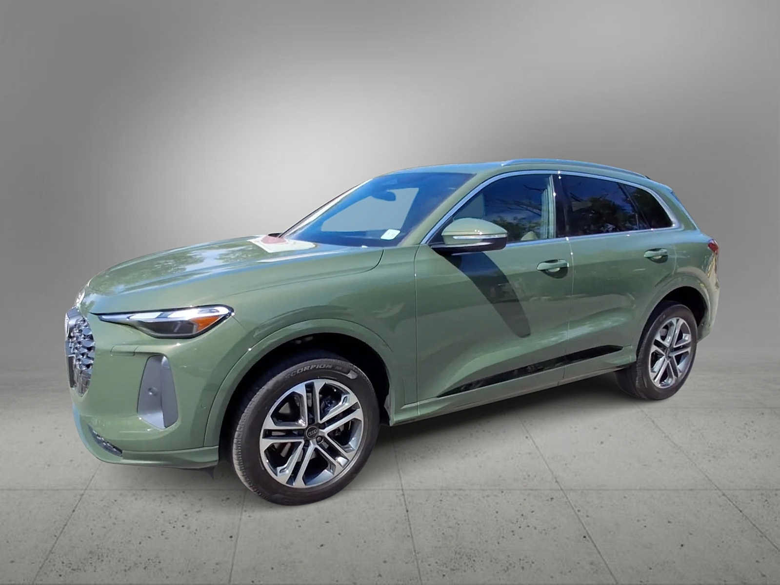 Certified 2025 Audi Q5 Premium AWD/4WD image 4