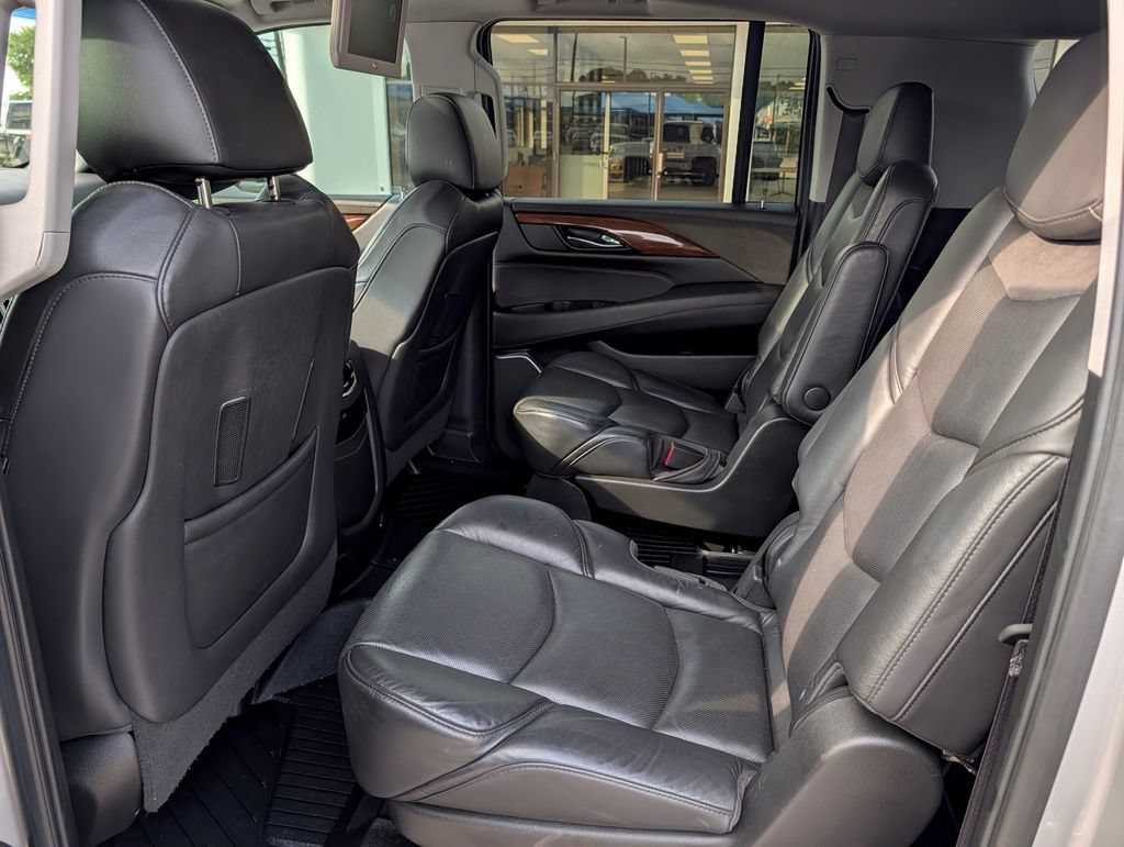 Used 2019 Cadillac Escalade ESV Premium Luxury w/ Escalade Sport Edition AWD/4WD image 27