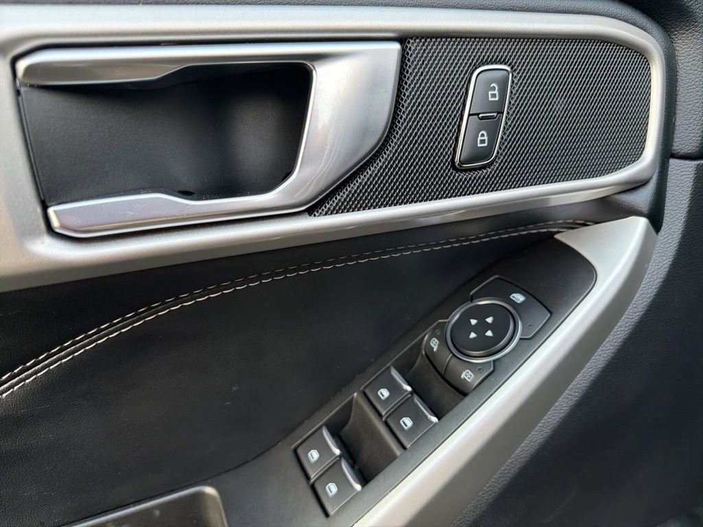 Used 2022 Ford Explorer XLT image 19