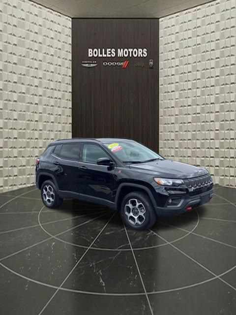 Certified 2022 Jeep Compass Trailhawk w/ Sun and Sound Group AWD/4WD image 2