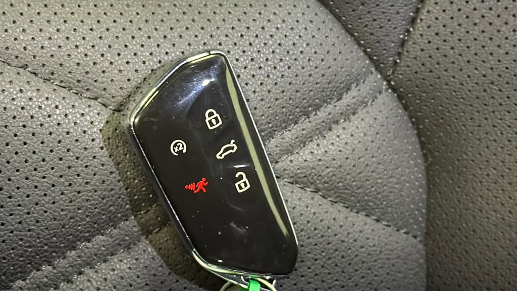 Used 2025 Volkswagen Atlas SE image 1