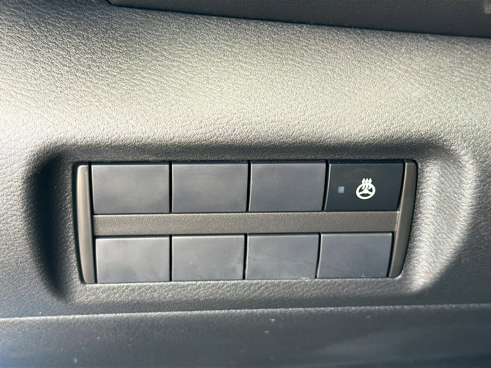 Used 2021 Nissan Kicks SR w/ SR Premium Package image 32