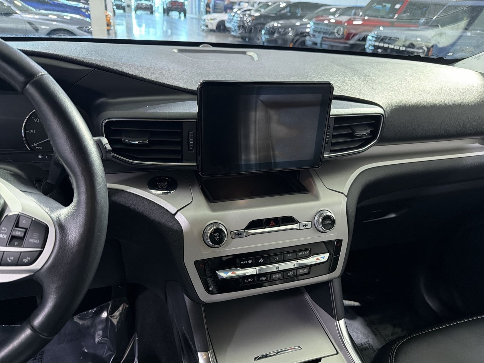 Used 2023 Ford Explorer XLT w/ Equipment Group 202A AWD/4WD image 22