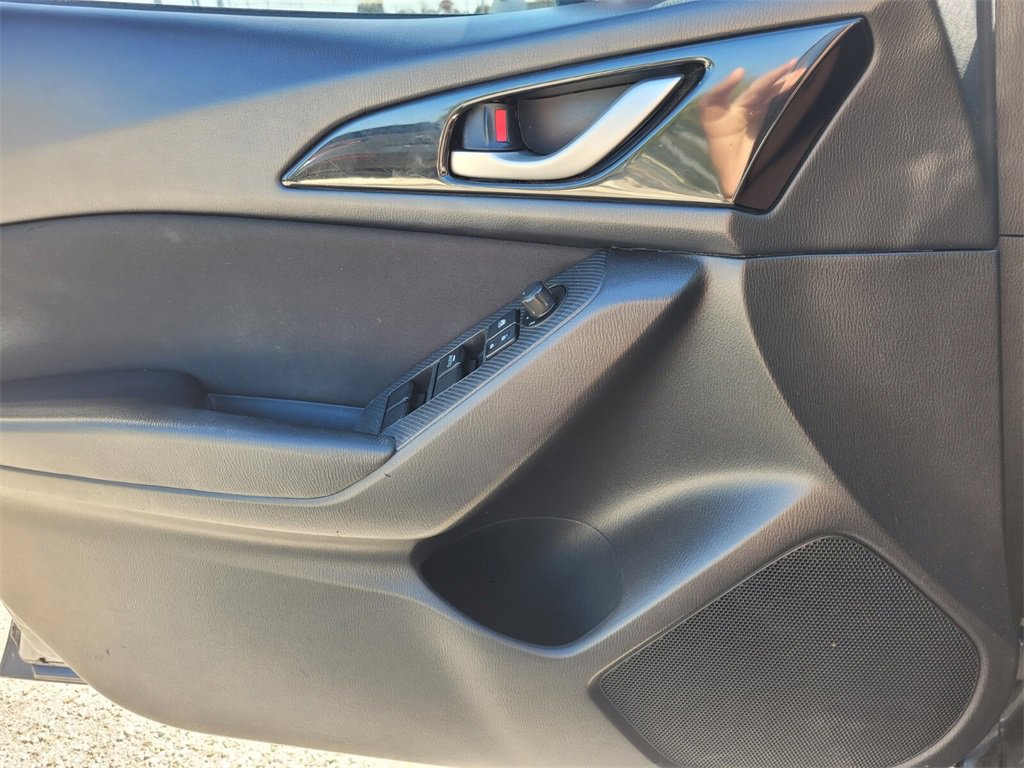 Used 2016 MAZDA MAZDA3 i Sport w/ Preferred Equipment Package image 18