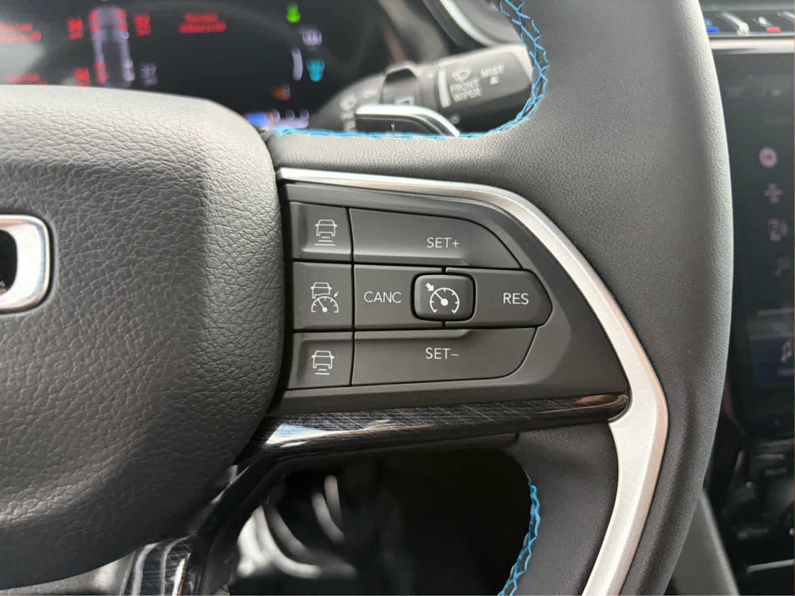 Used 2023 Jeep Grand Cherokee Trailhawk w/ Advanced Protech Group II AWD/4WD image 25