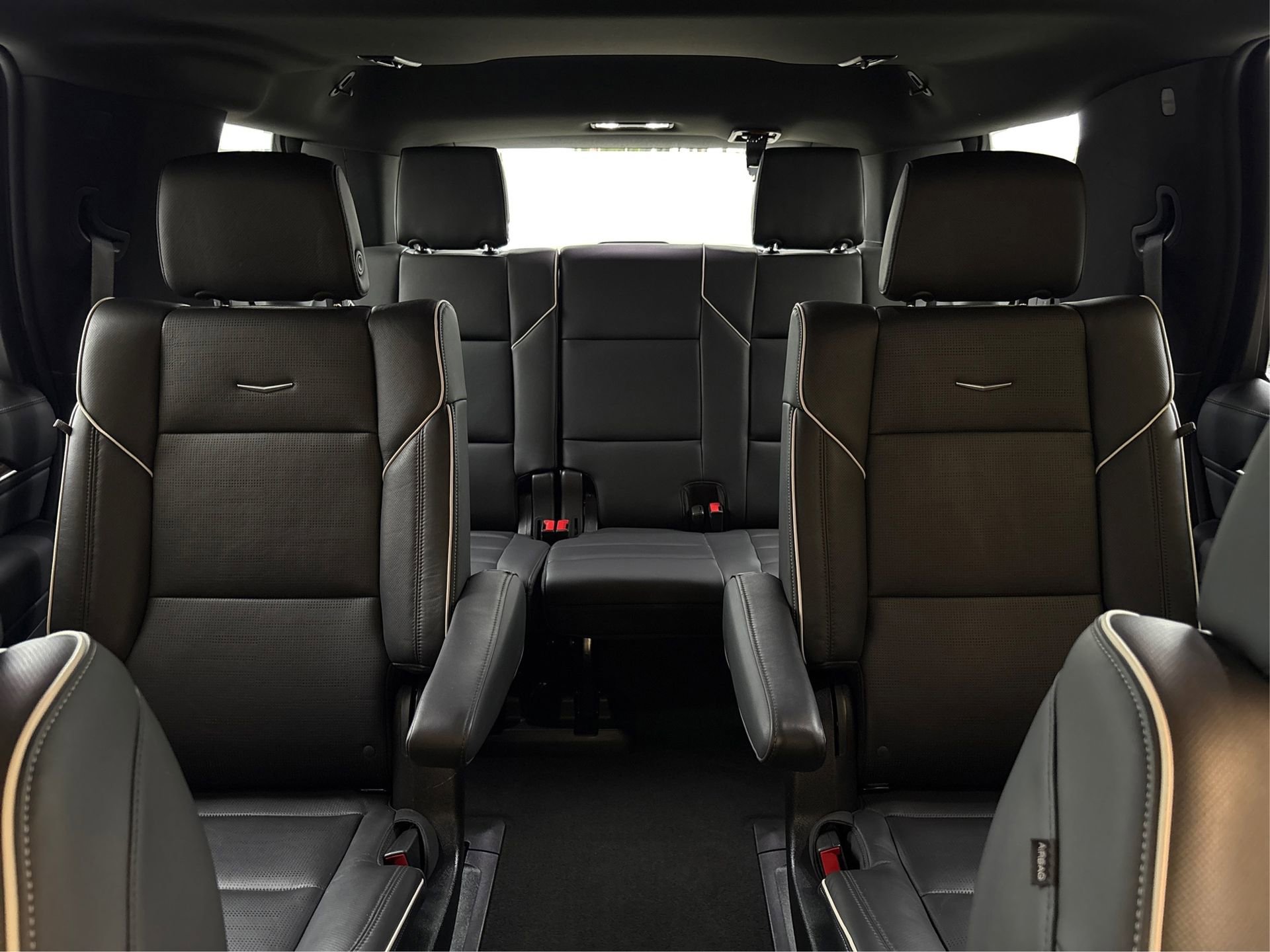 Used 2022 Cadillac Escalade Premium Luxury image 17