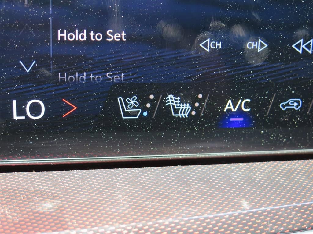 Used 2024 Chevrolet Traverse RS AWD/4WD image 16