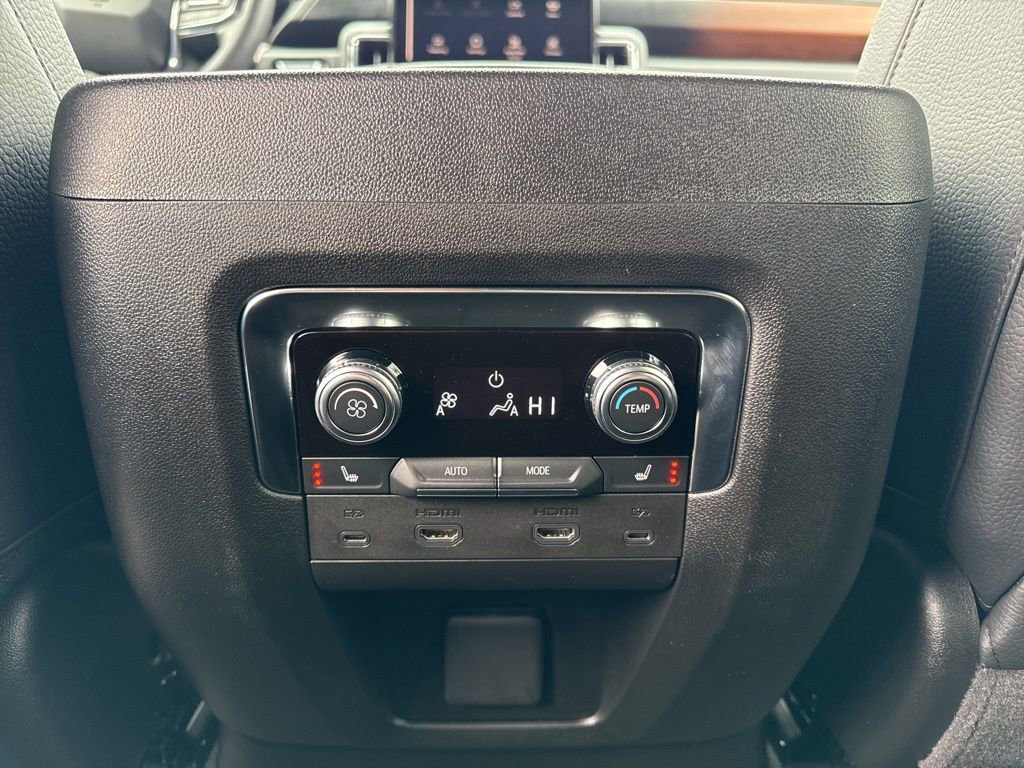 Used 2025 GMC Yukon Denali w/ Denali Reserve Package image 16