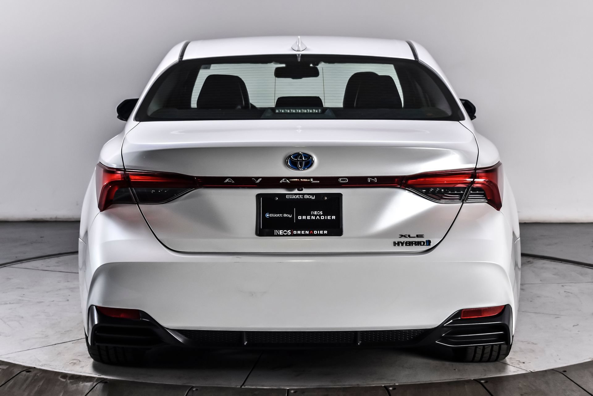 Used 2020 Toyota Avalon XLE w/ Moonroof Package FWD image 5