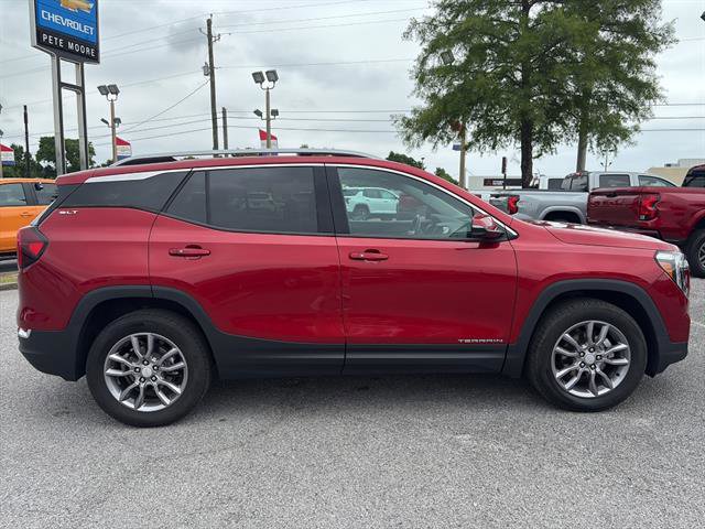 Used 2023 GMC Terrain SLT w/ Infotainment Package II AWD/4WD image 4