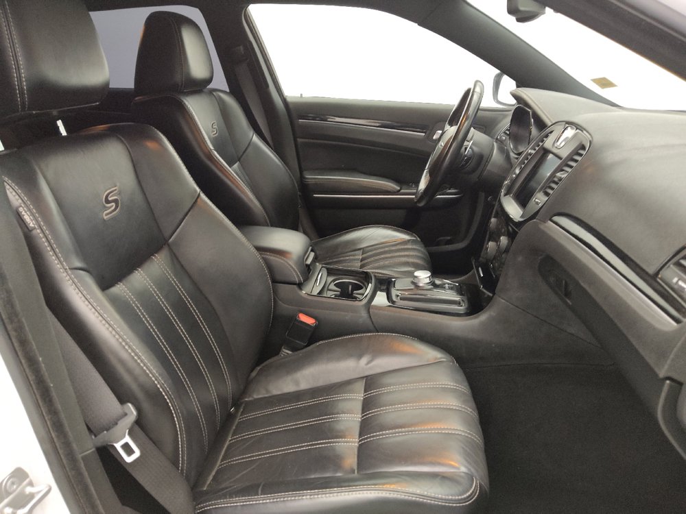 Used 2019 Chrysler 300 S RWD image 21