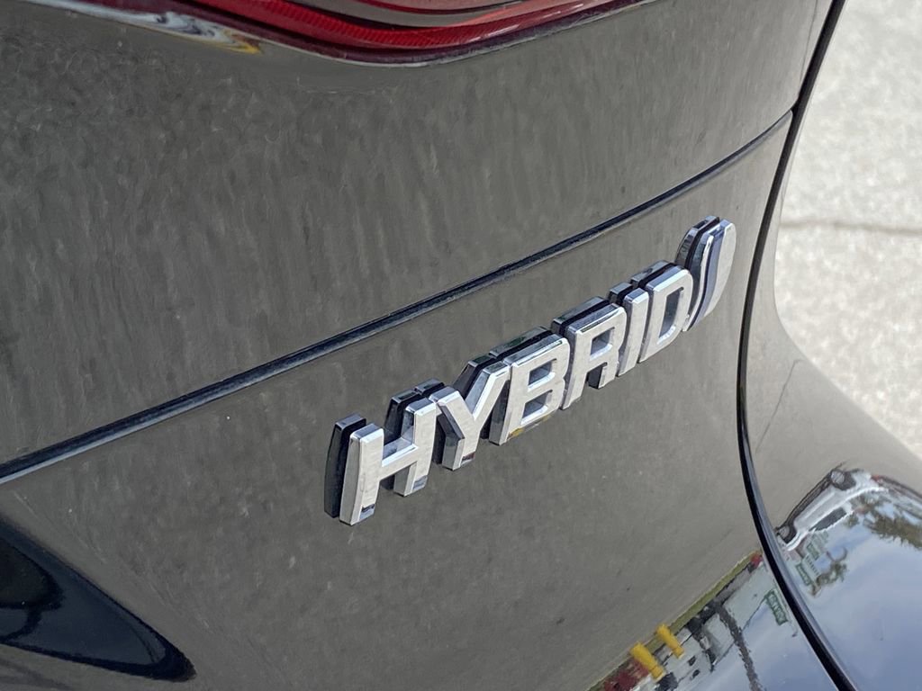 Used 2022 Toyota Venza LE image 6