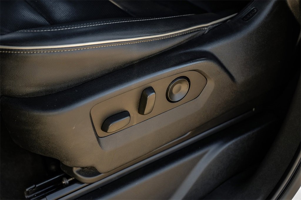 Used 2022 GMC Yukon XL SLT image 33