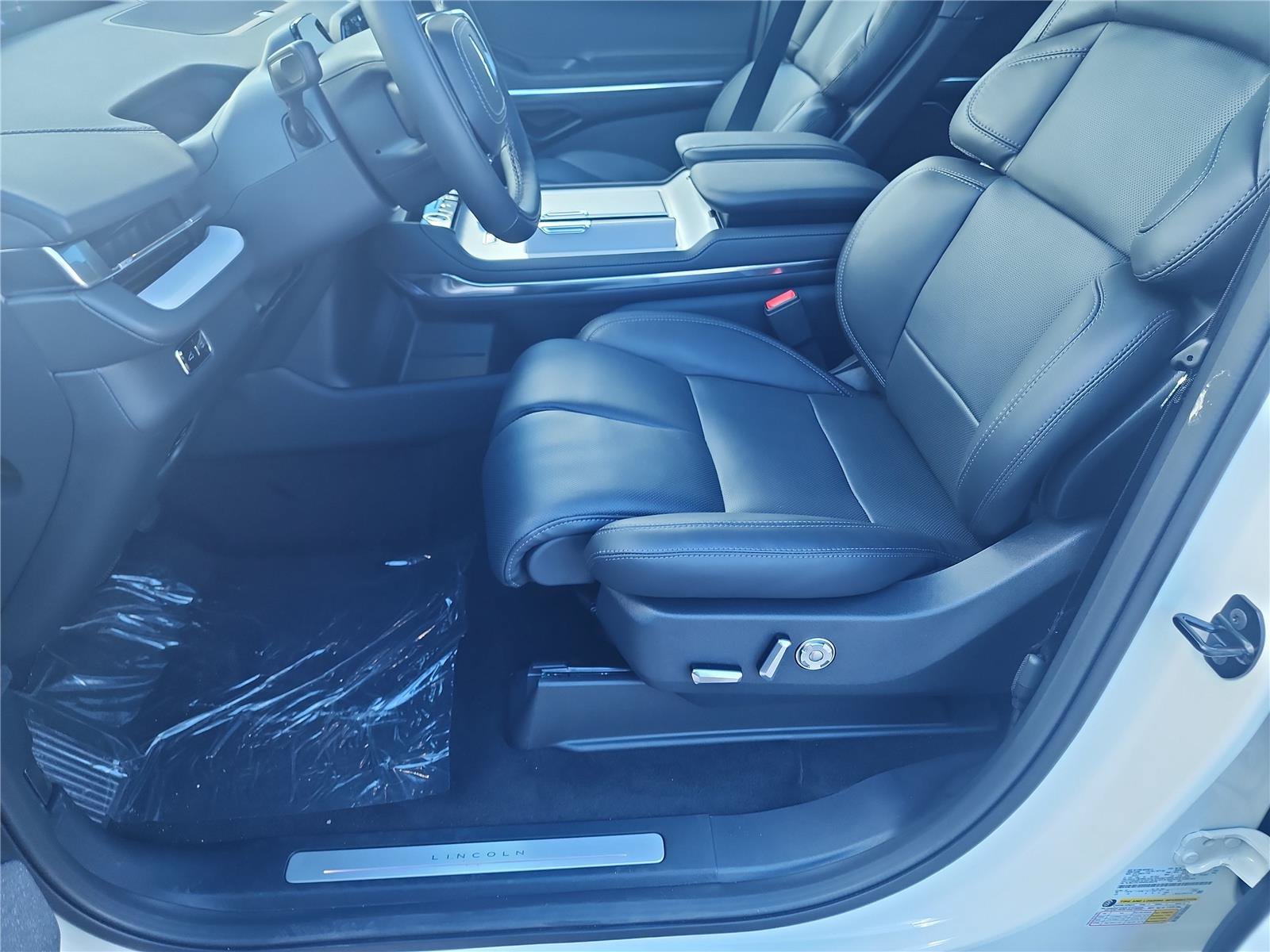 New 2027 Lincoln Navigator Reserve w/ Jet Appearance Package AWD/4WD image 14