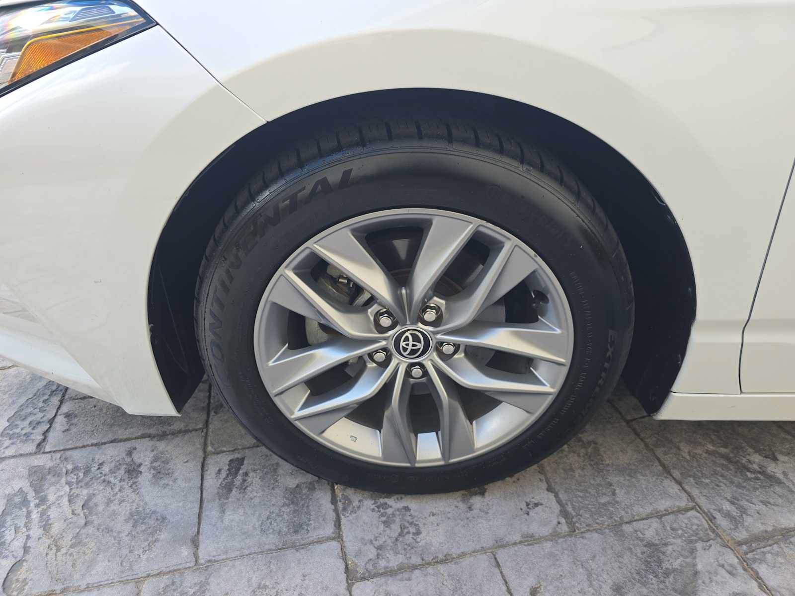Used 2022 Toyota Avalon XLE w/ Moonroof Package FWD image 10