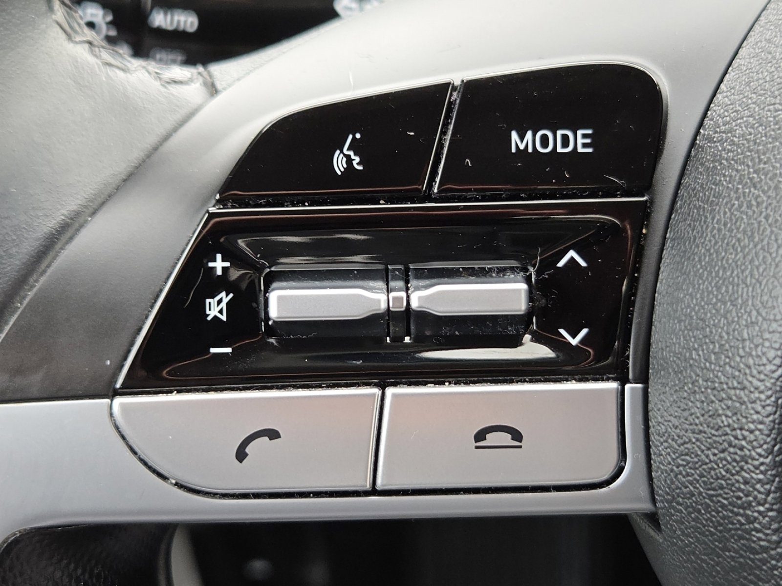 Used 2021 Hyundai Elantra Limited image 12