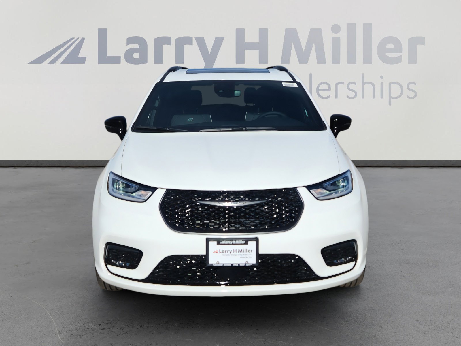 New 2026 Chrysler Pacifica Limited w/ S Appearance Package AWD/4WD image 9