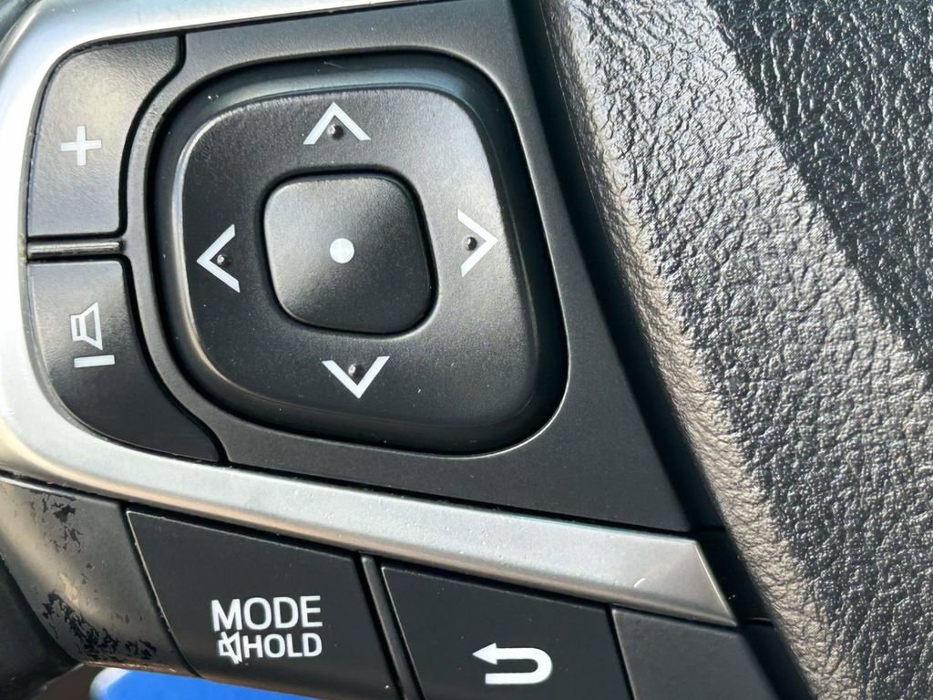 Used 2017 Toyota Camry SE FWD image 19