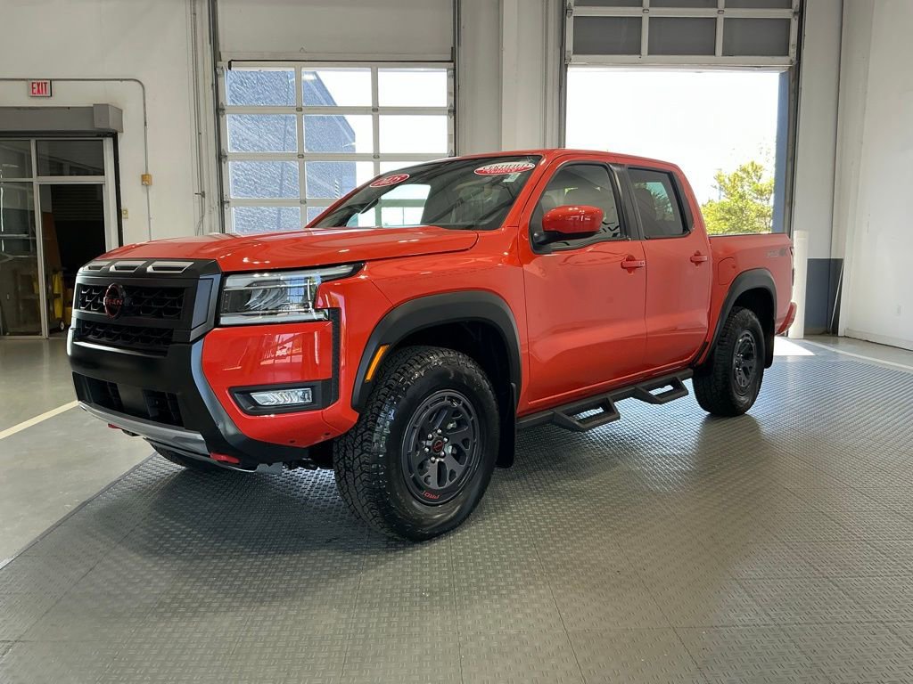 Used 2025 Nissan Frontier PRO-4X AWD/4WD image 2
