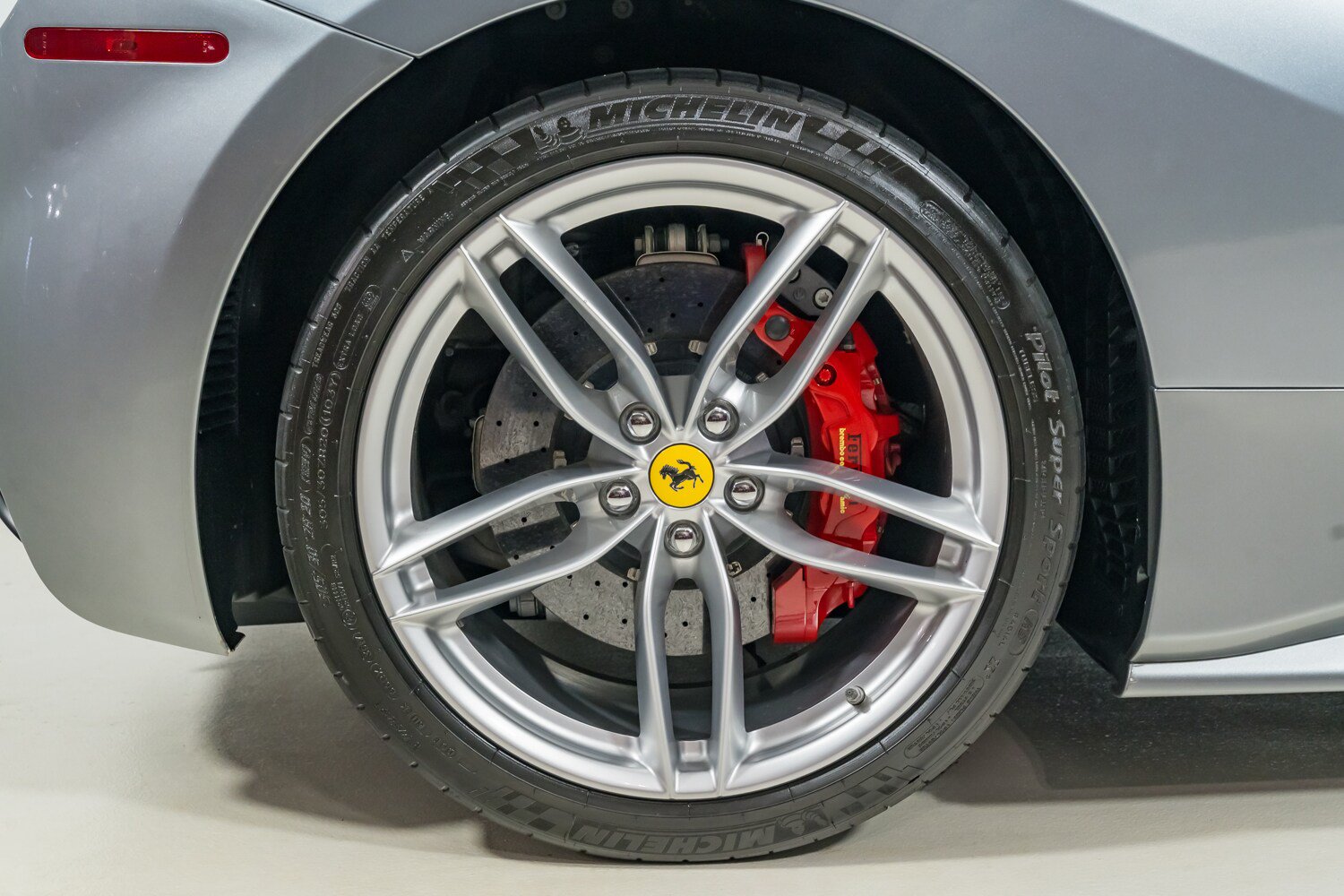 Used 2017 Ferrari 488 GTB RWD image 15