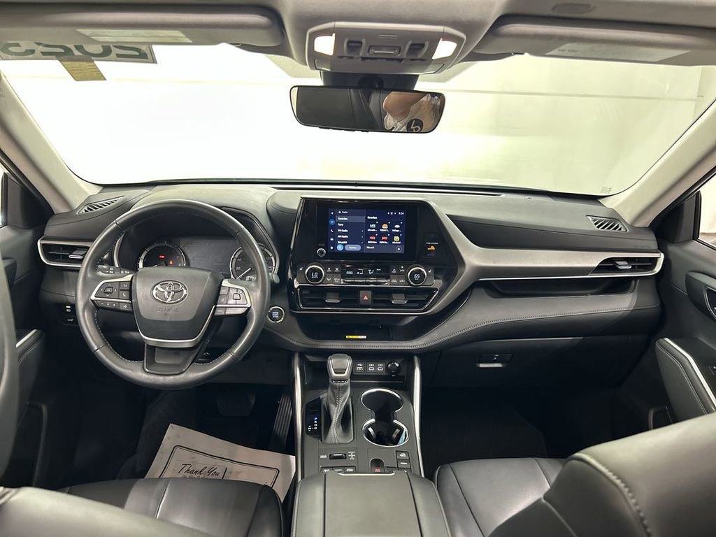 Used 2023 Toyota Highlander XLE AWD/4WD image 18