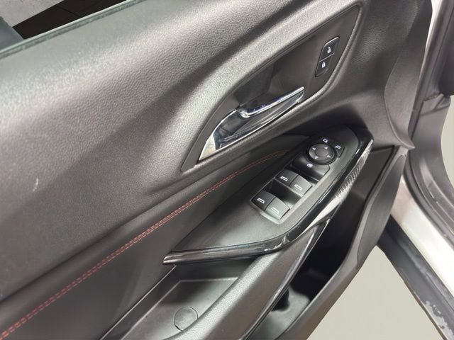 Used 2024 Chevrolet Trax RS w/ Sunroof Package FWD image 21