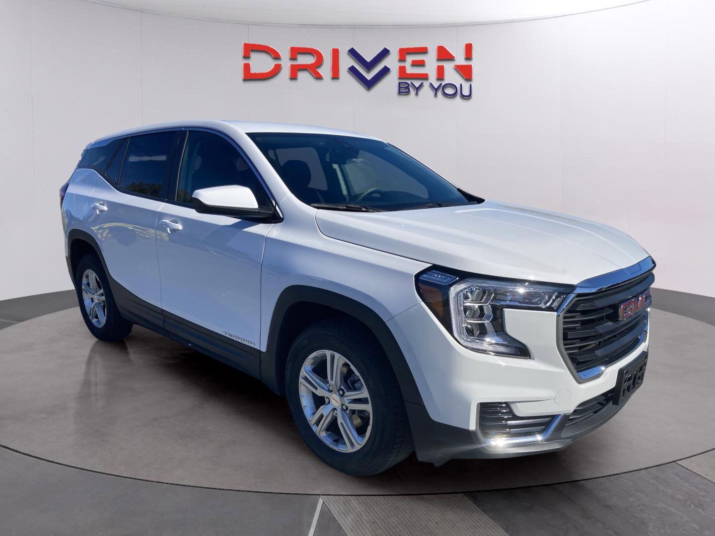 Used 2024 GMC Terrain SLE image 8