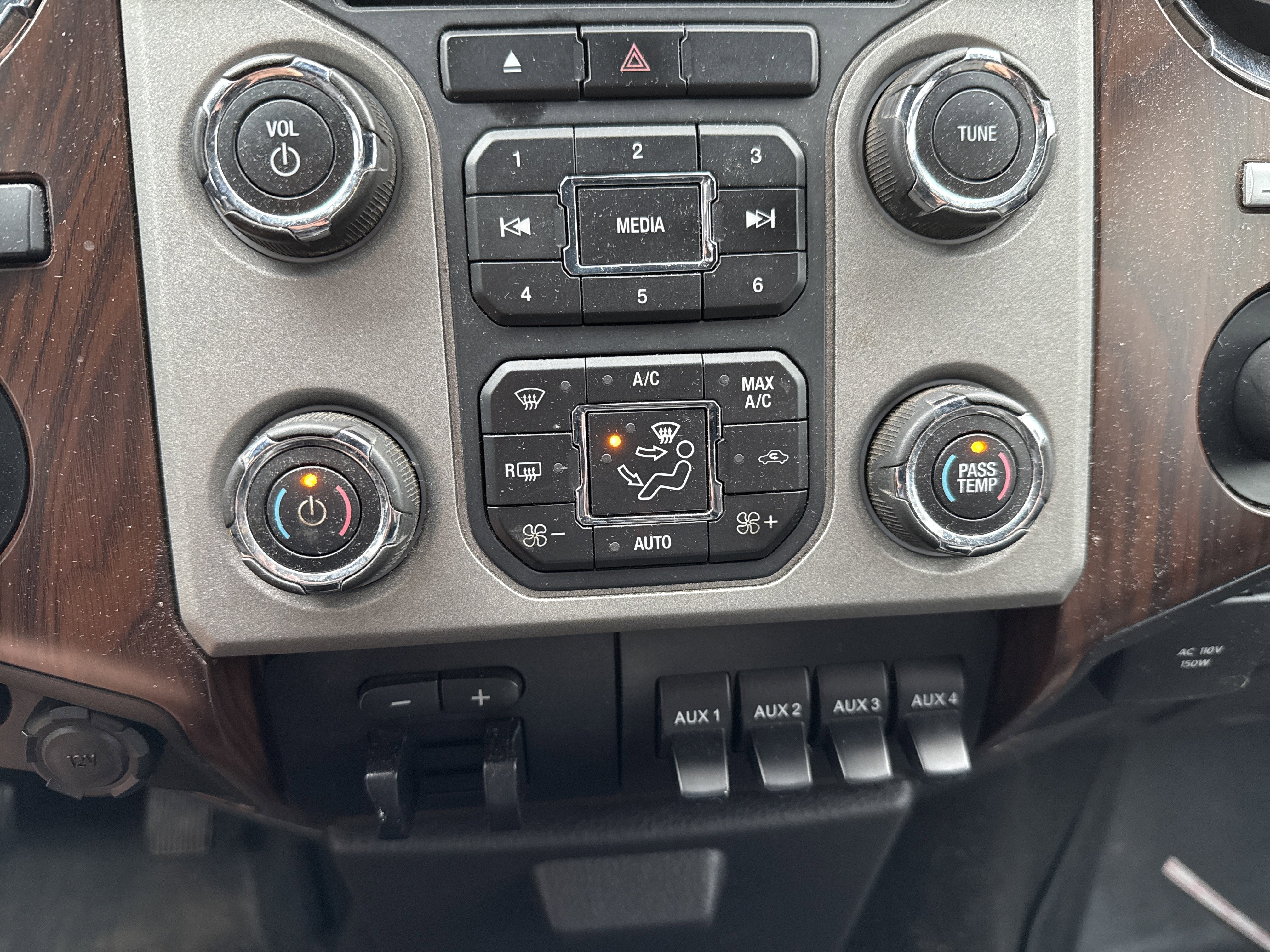 Used 2015 Ford F250 Lariat w/ Chrome Package image 25