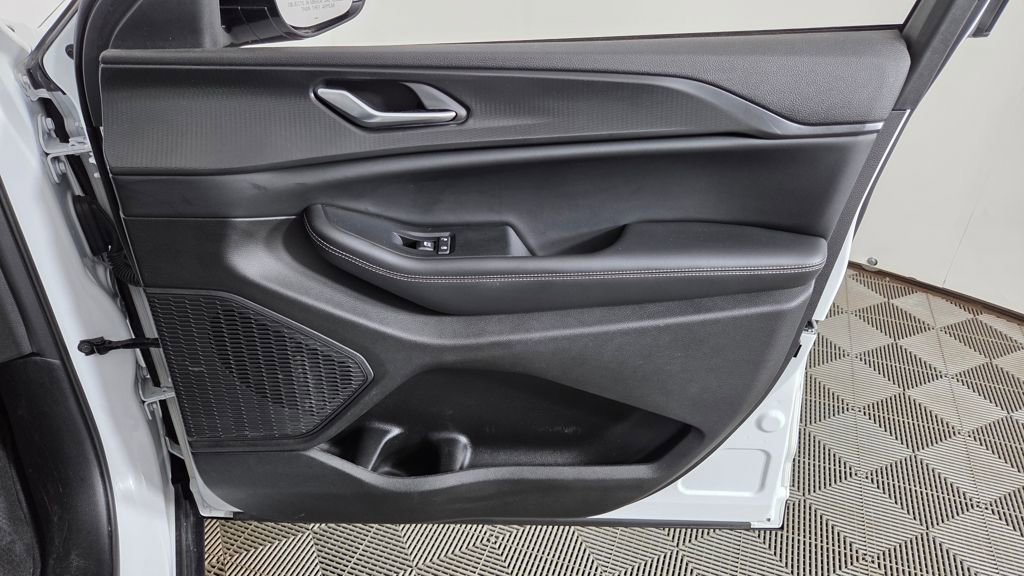 Used 2023 Jeep Grand Cherokee L Laredo image 36