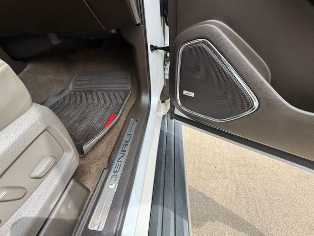 Used 2019 GMC Yukon Denali w/ Denali Ultimate Package image 25