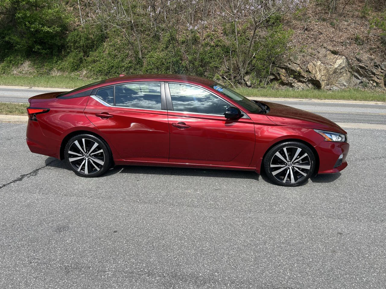 Used 2019 Nissan Altima 2.5 SR FWD image 11