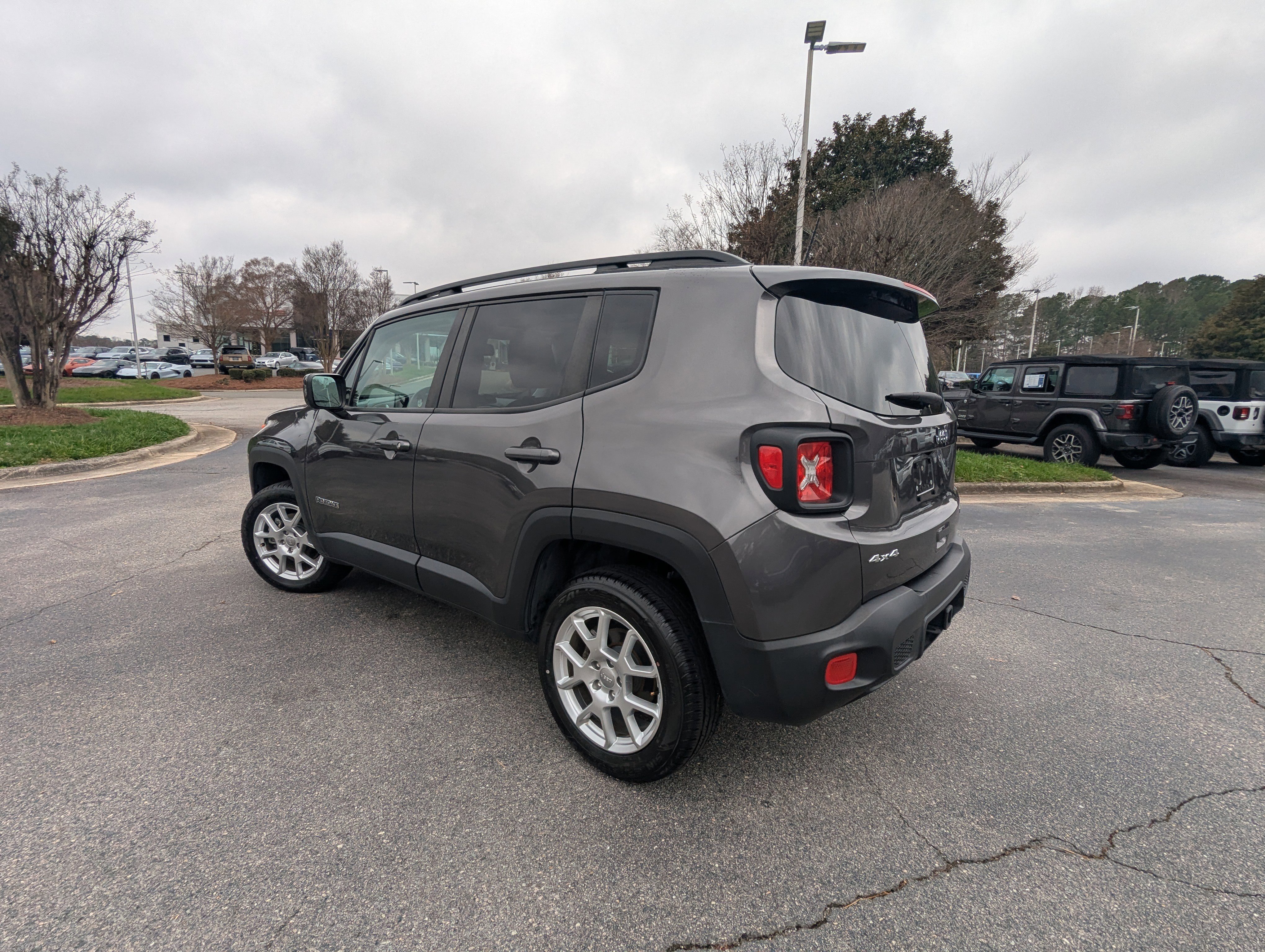 Used 2020 Jeep Renegade Latitude w/ Popular Equipment Group image 7
