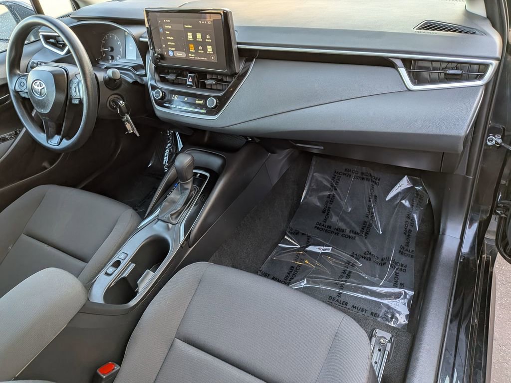 Used 2025 Toyota Corolla LE image 30
