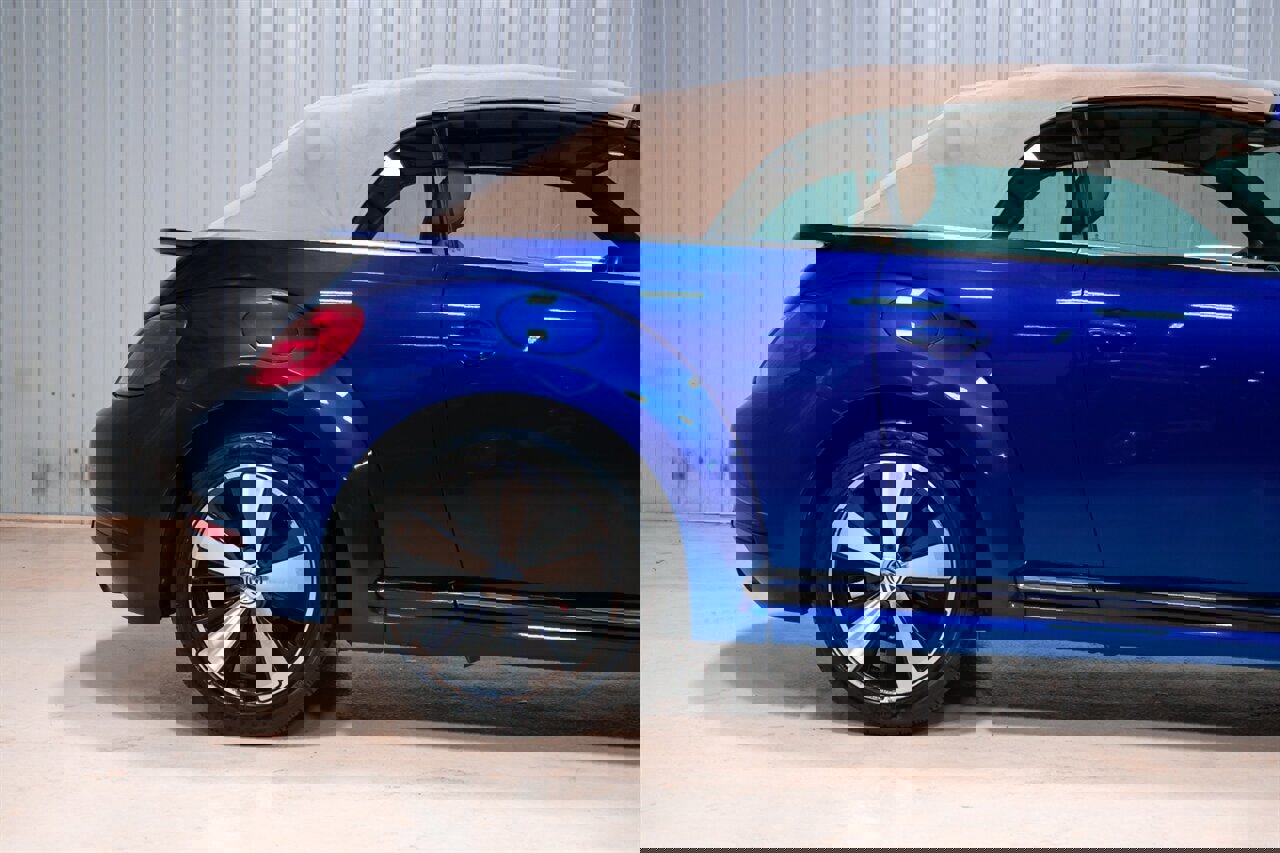 Used 2013 Volkswagen Beetle 2.0T image 10