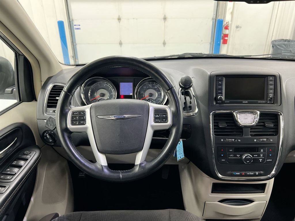 Used 2014 Chrysler Town & Country Touring FWD image 6