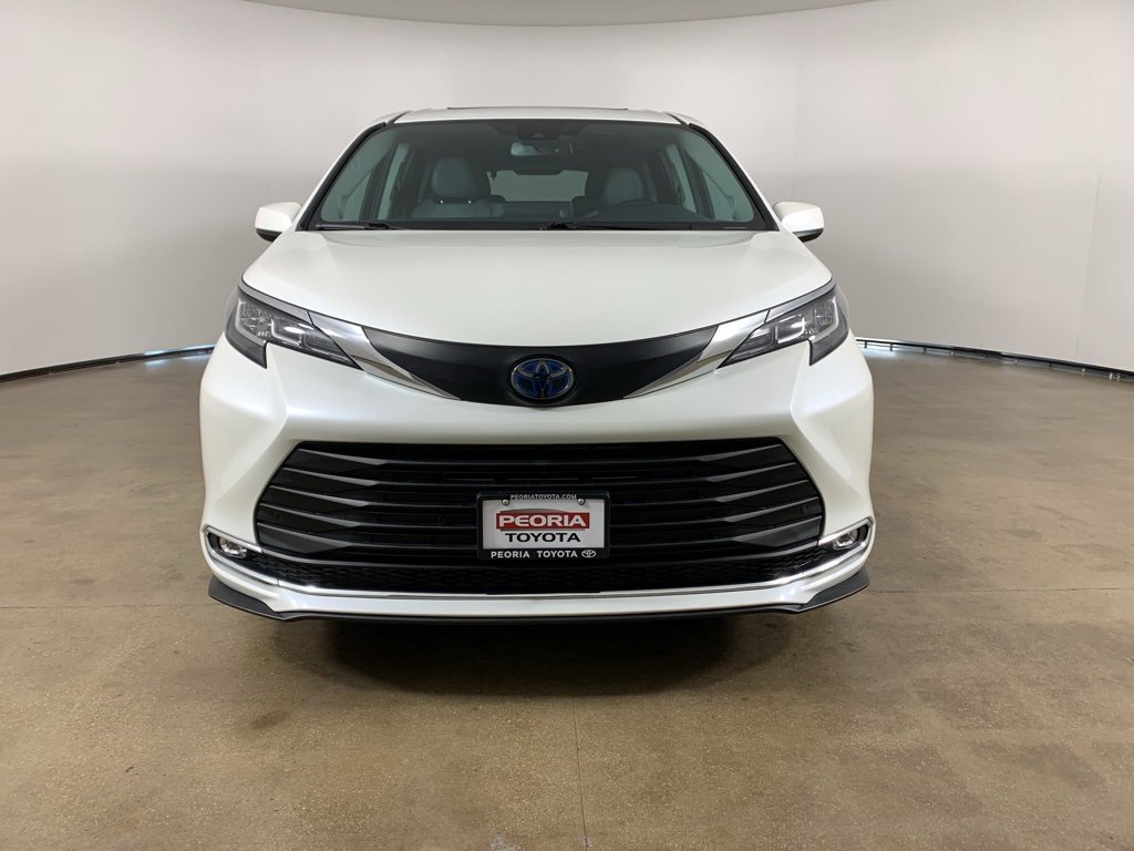 Used 2021 Toyota Sienna XLE w/ XLE Plus Package image 3