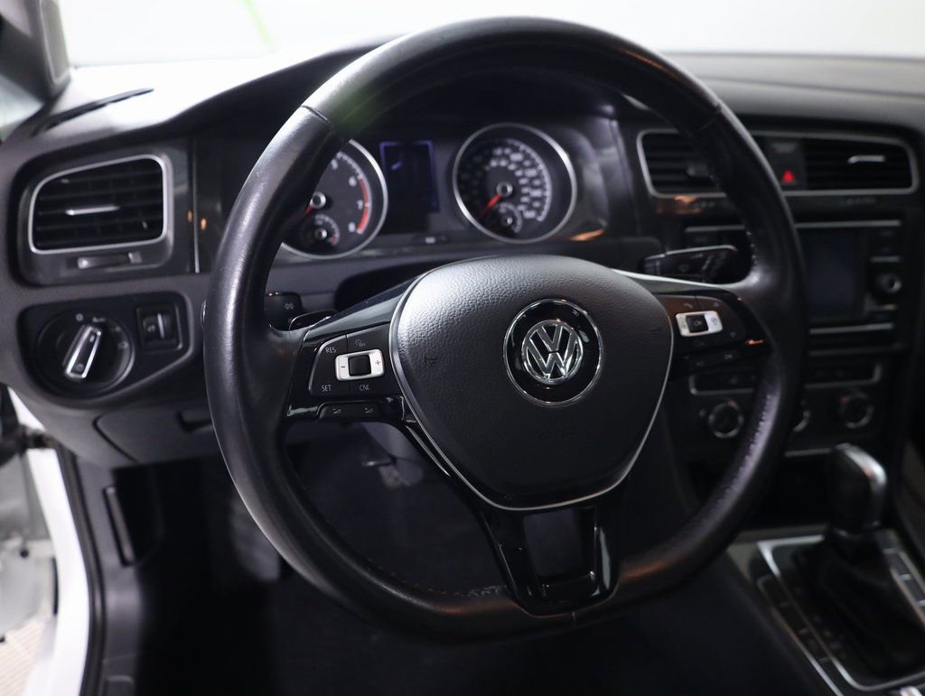 Used 2018 Volkswagen Golf S image 14