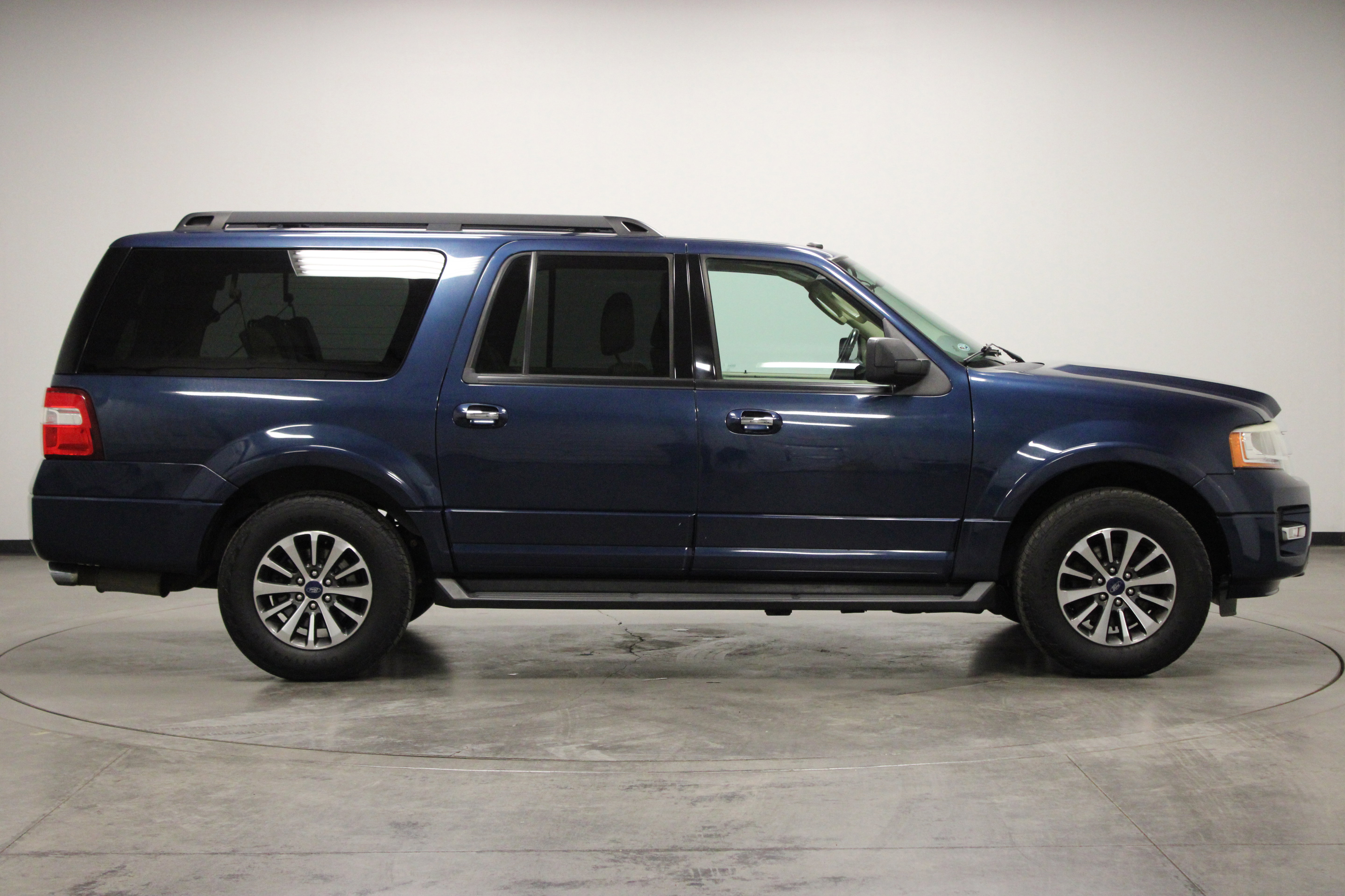 Used 2017 Ford Expedition EL XLT w/ Equipment Group 202A AWD/4WD image 9