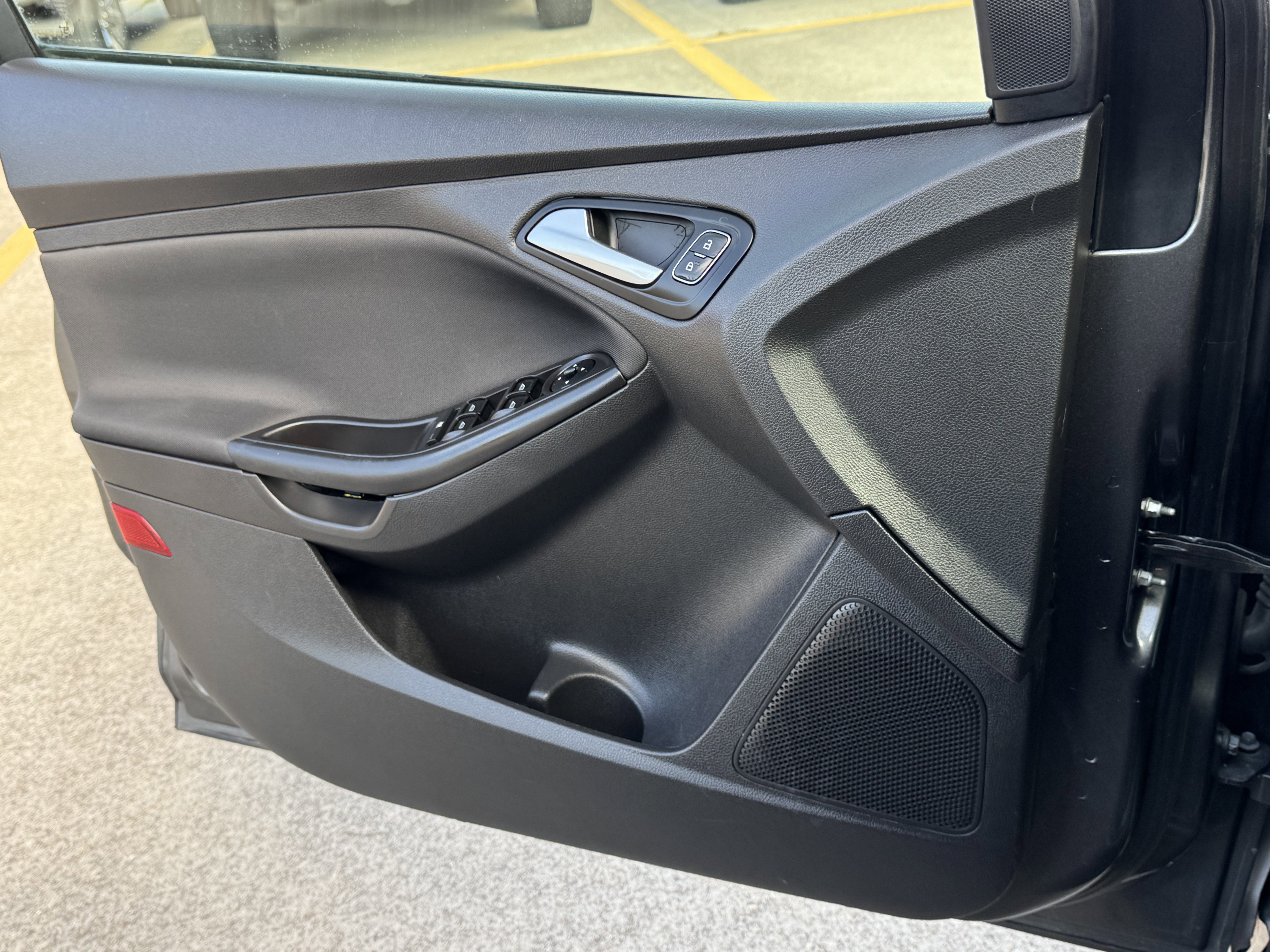 Used 2018 Ford Focus SE image 22