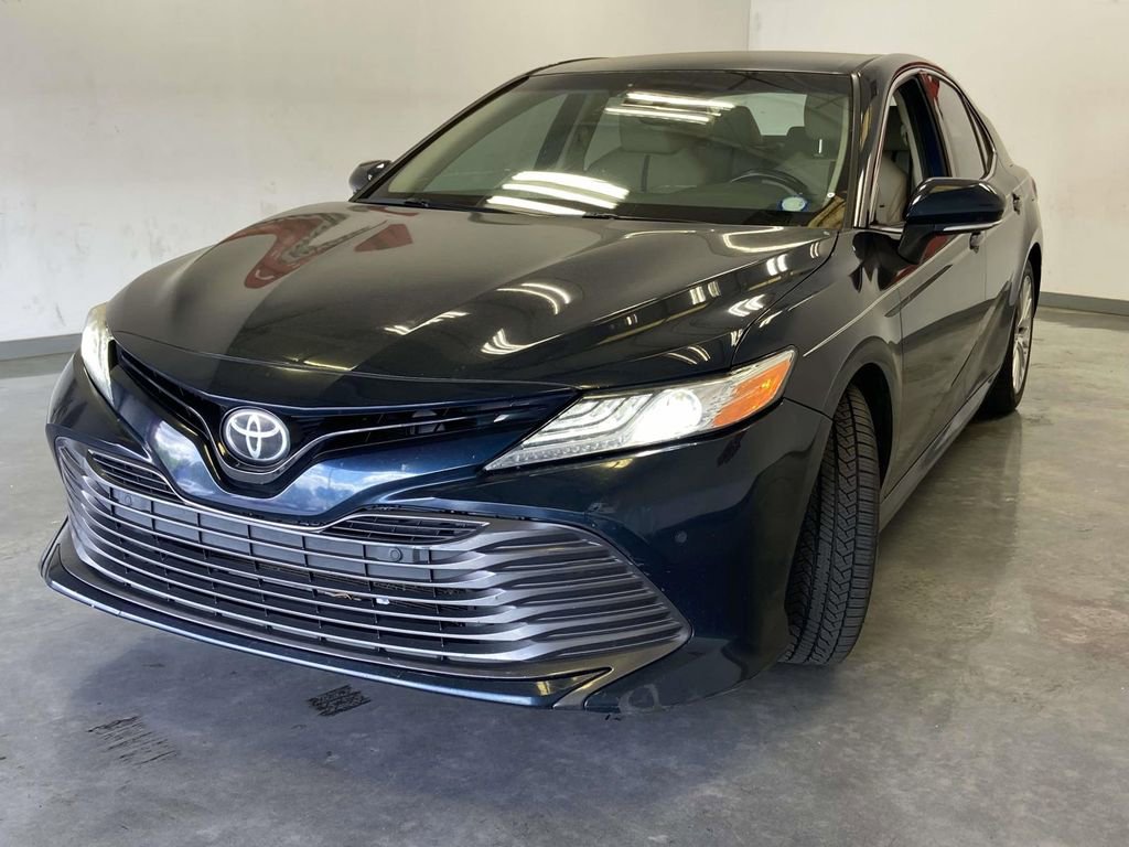 Used 2018 Toyota Camry XLE FWD image 7