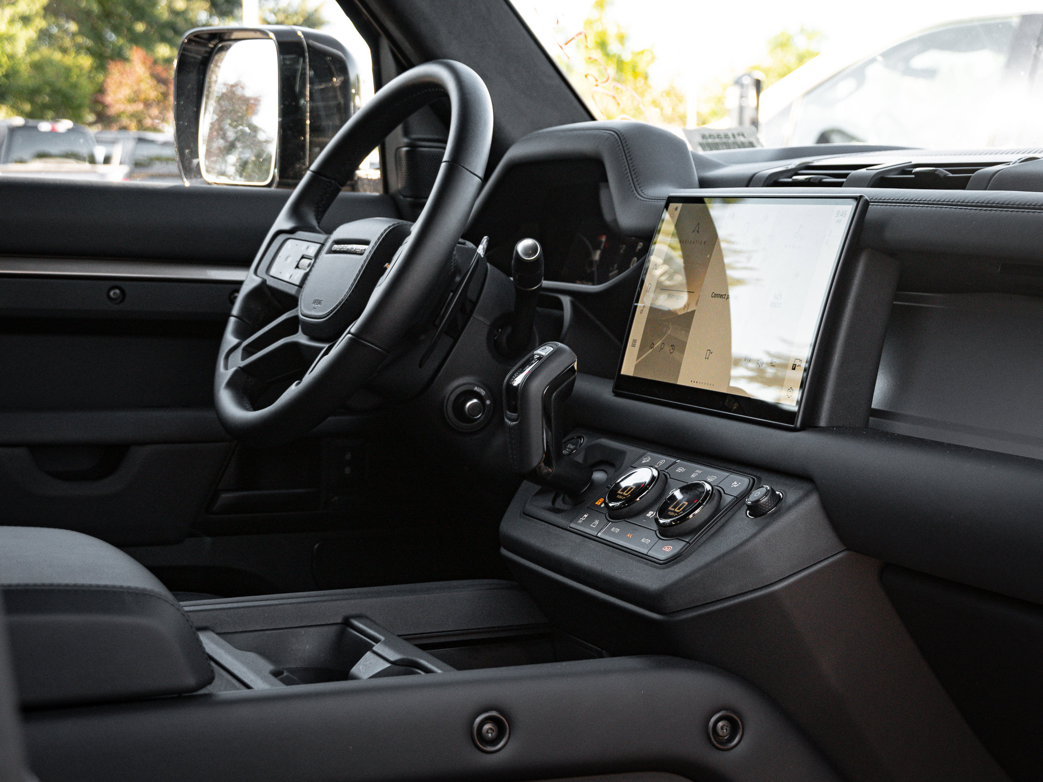 Used 2025 Land Rover Defender 110 image 38