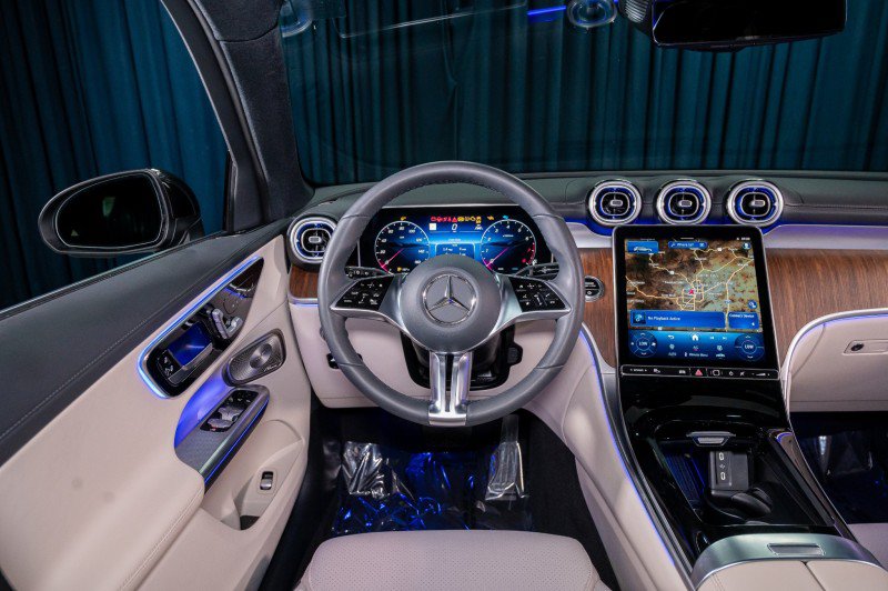 Used 2025 Mercedes-Benz GLC 300 image 17