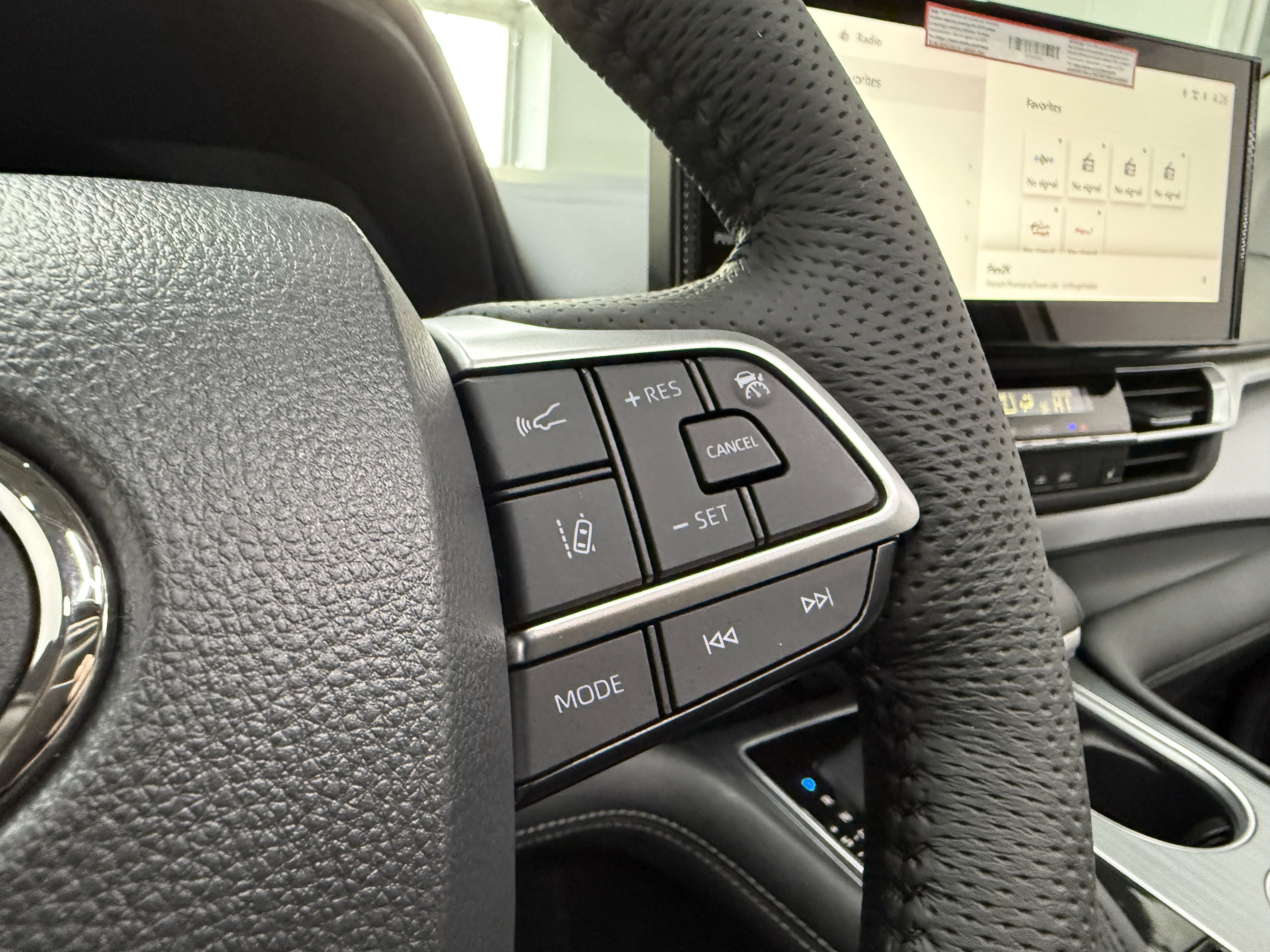 Used 2026 Toyota Sienna XLE image 17